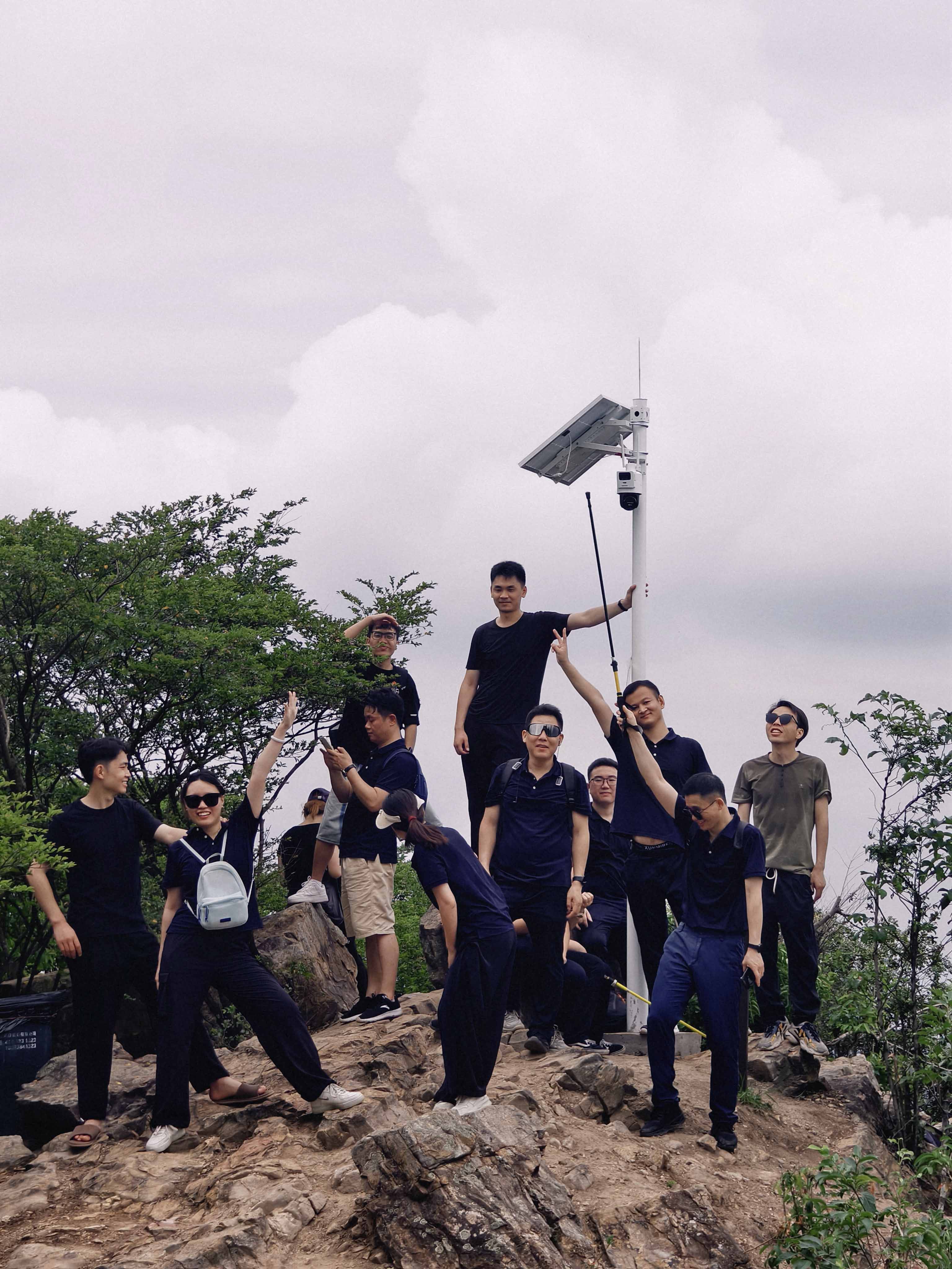 久信達科技公司員工齊聚光明區(qū)蠄蜍石，開啟活力爬山之旅暨團建活動(圖4)